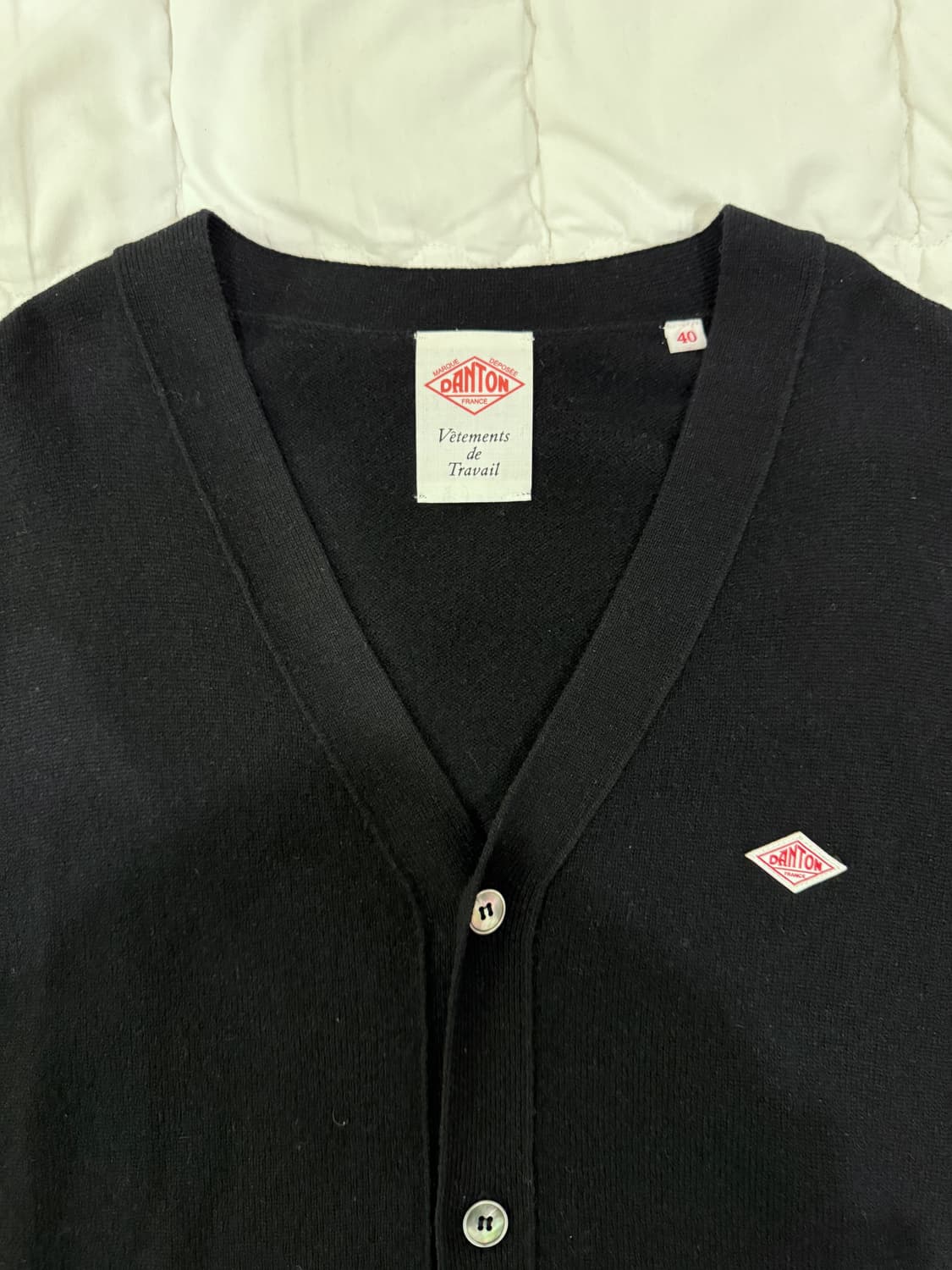 단톤 울 브이넥 가디건 블랙 상품이미지3