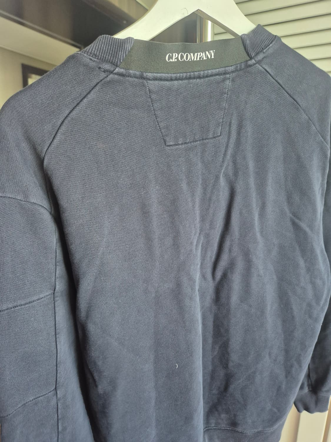 CP 컴퍼니 네이비 맨투맨 상품이미지2
