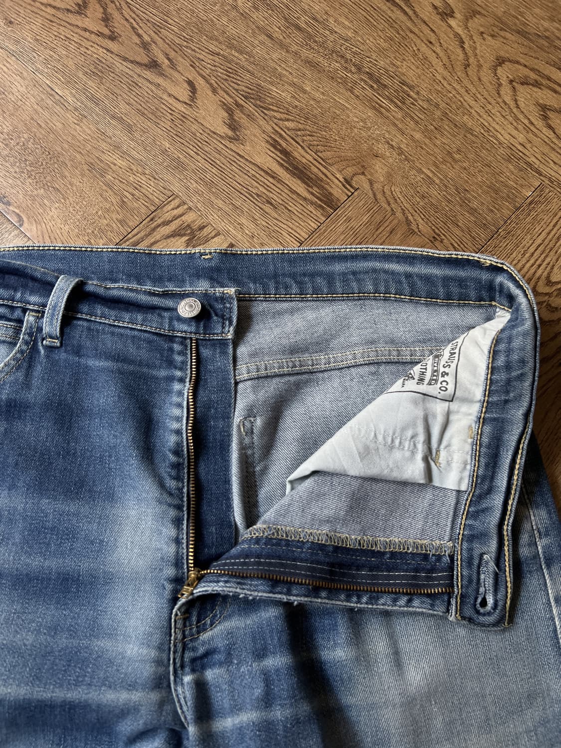 [33]리바이스 유럽 00515-8401 하드 페이딩 데님 팬츠 상품이미지8