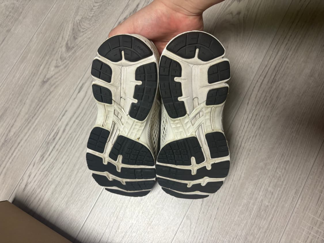 [245/하자] 아식스 비비안웨스트우드 젤카야노26 상품이미지5