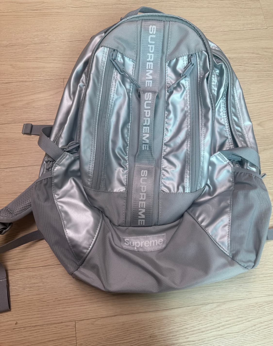 슈프림 백팩 실버 상품이미지1