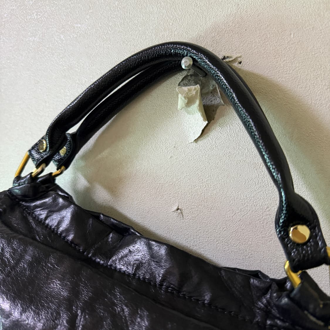 프라다 금장 황실 로고 나파가죽 토트백 상품이미지5