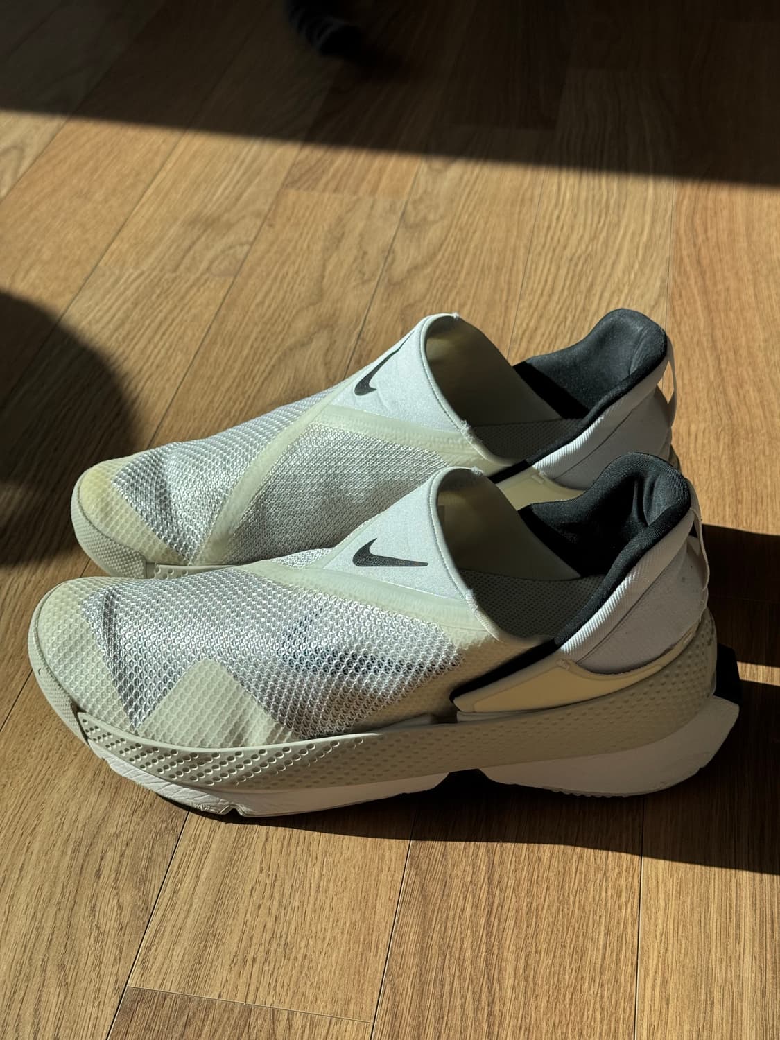 [나이키] 고 플라이이즈 흰색 슬립온 275mm 상품이미지1