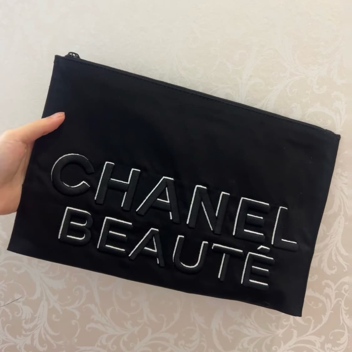 샤넬 자수 로고 대용량 클러치 파우치 상품이미지2