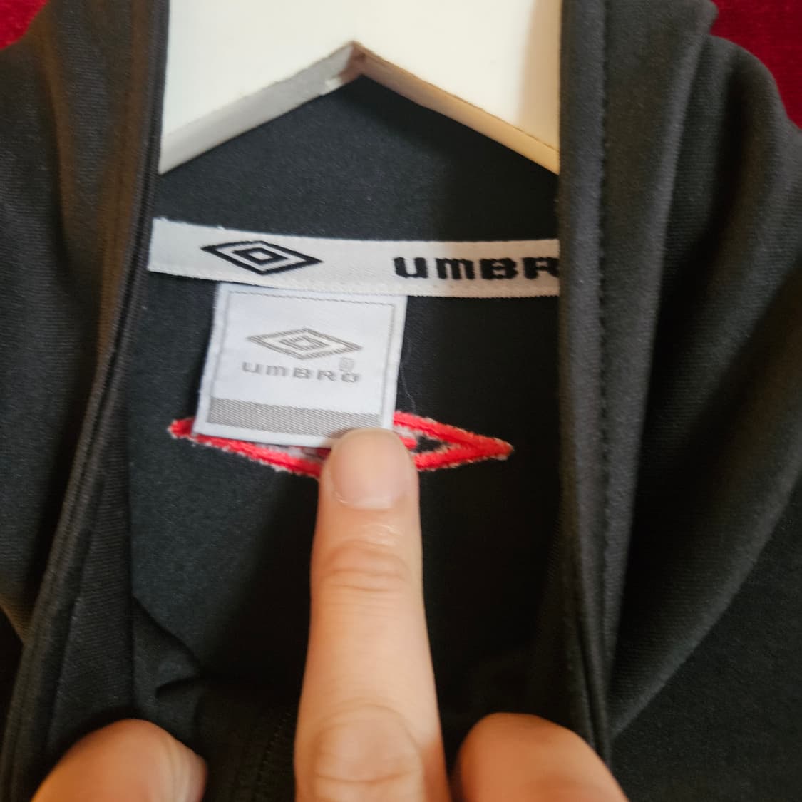엄브로(Umbro) 시그니쳐 로고 골든 견장 트렉탑 저지 M 상품이미지7