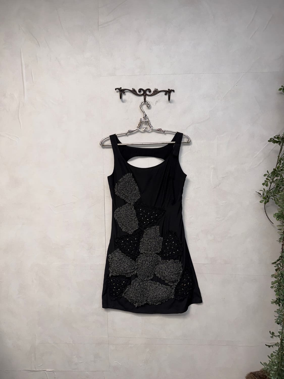 Black pleats flower back slit silk ops 상품이미지2