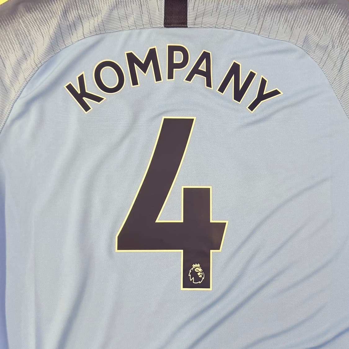 18-19 맨시티 홈 콤파니 유니폼 상품이미지2