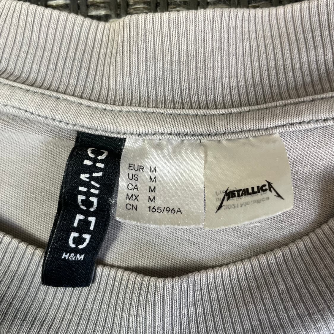 H&M 그레이 메탈리카 프린팅 반팔 티셔츠 M 상품이미지4