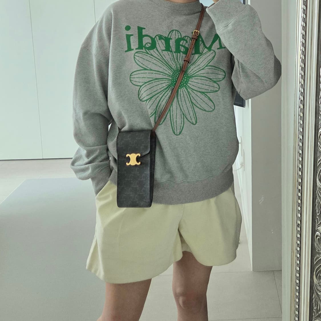 CELINE 셀린느 정품 매장가135만원 트리오페 틴 폰홀더백 폰파우치 상품이미지2