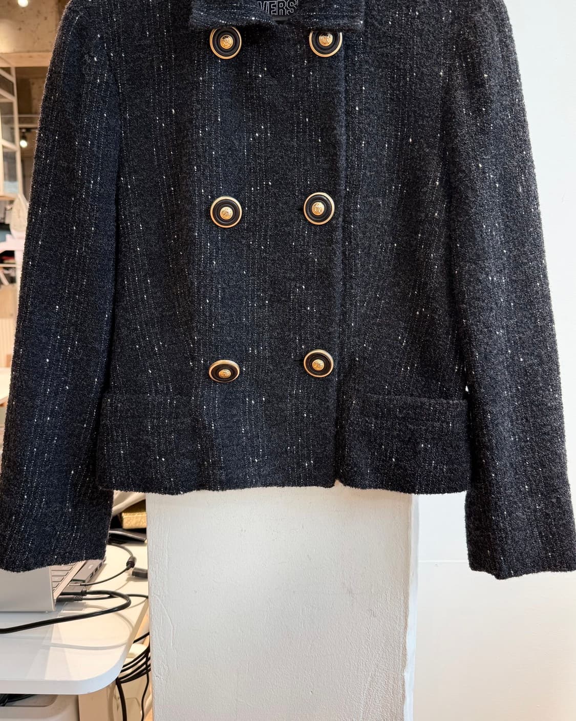 베르수스 블랙 더블 금장 트위드 자켓  상품이미지6