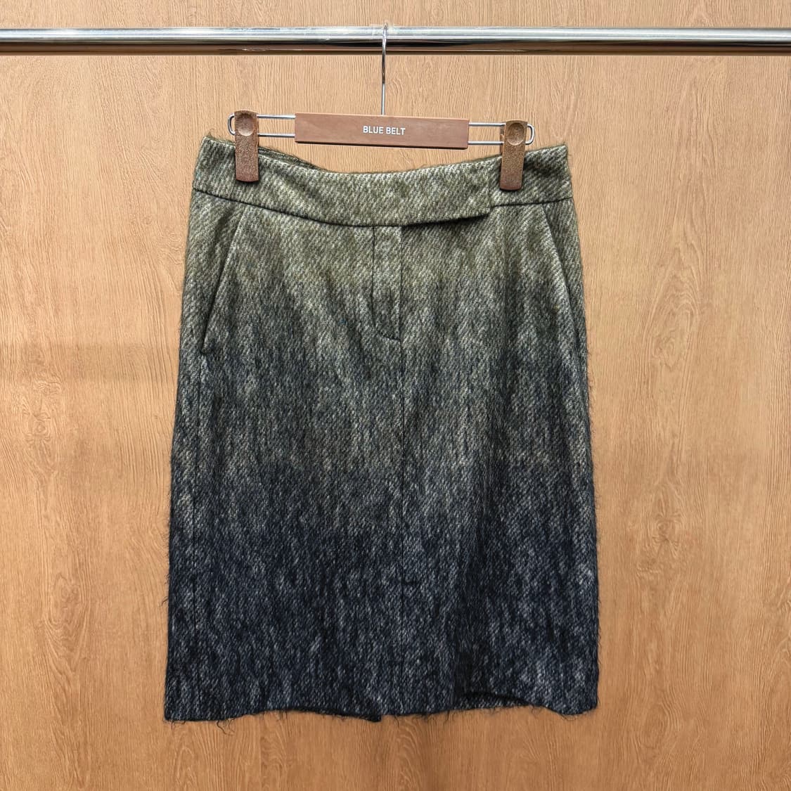 셀린느 H라인 울 미디 스커트 헤링본 패턴 그라데이션 디테일 올리브 블랙 상품이미지2