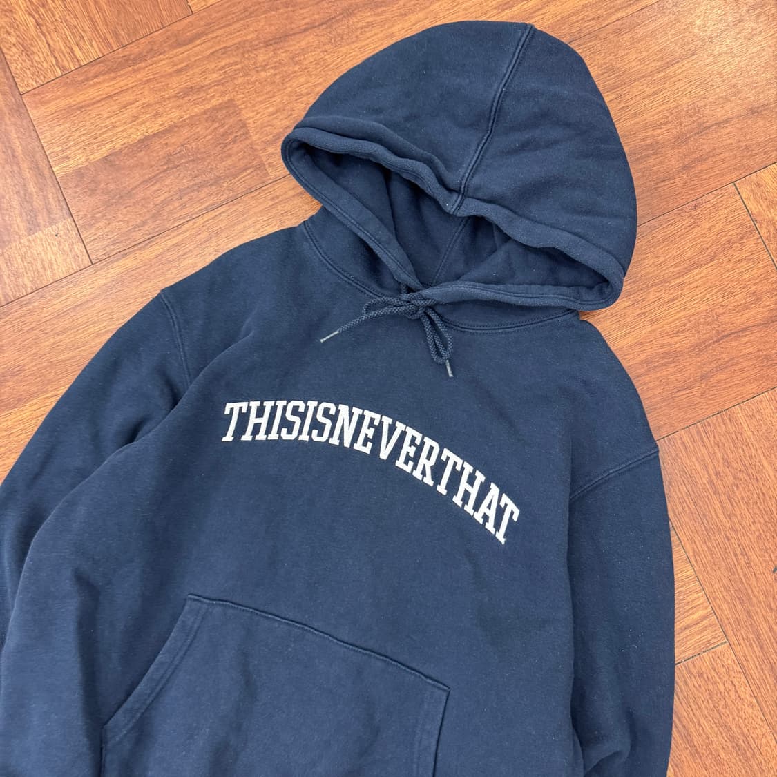 S 디스이즈네버댓 빅로고 네이비 후드 티셔츠  상품이미지2