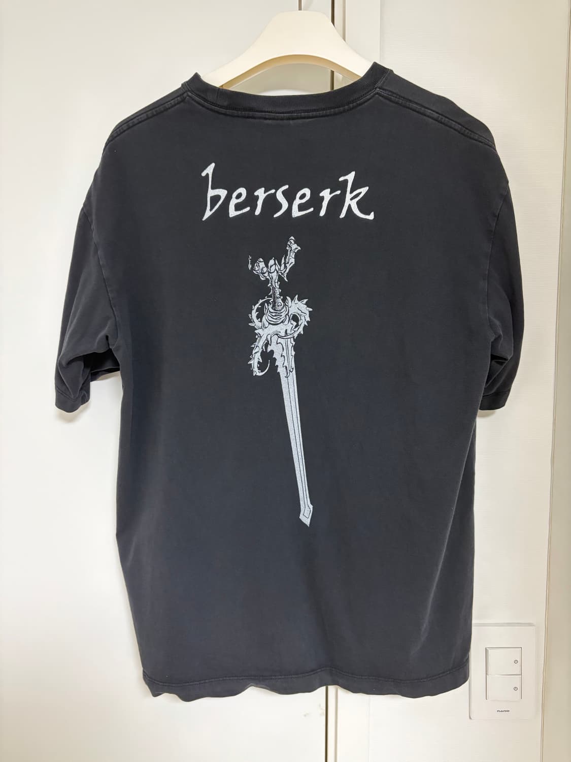 폴리테루 베르세르크 005 해골 기사의 검 반팔 상품이미지2