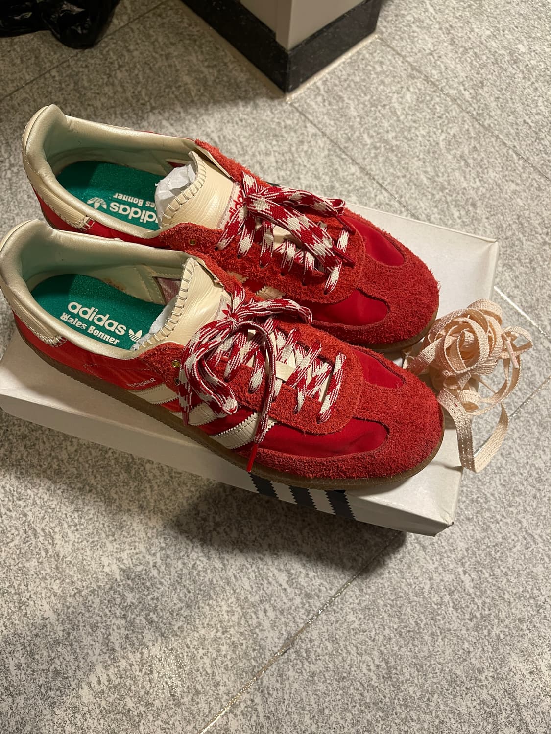 아디다스 x 웨일즈보너 삼바 레드 상품이미지1
