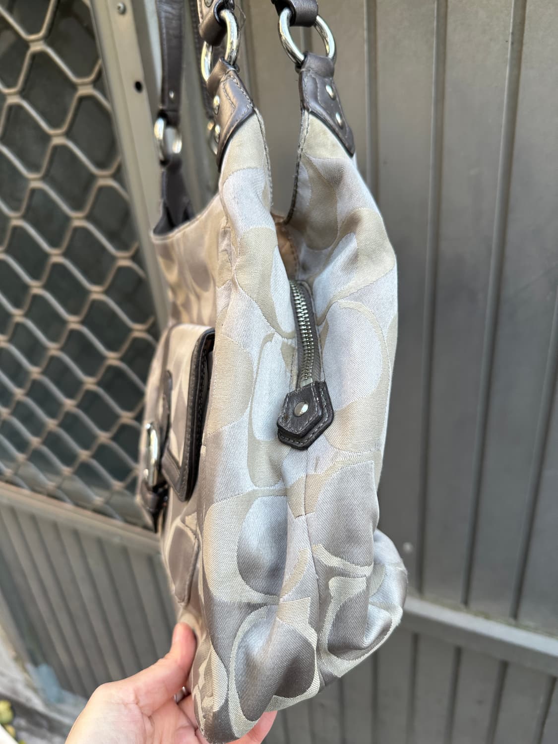 Coach stud point shoulder hobo bag  상품이미지5