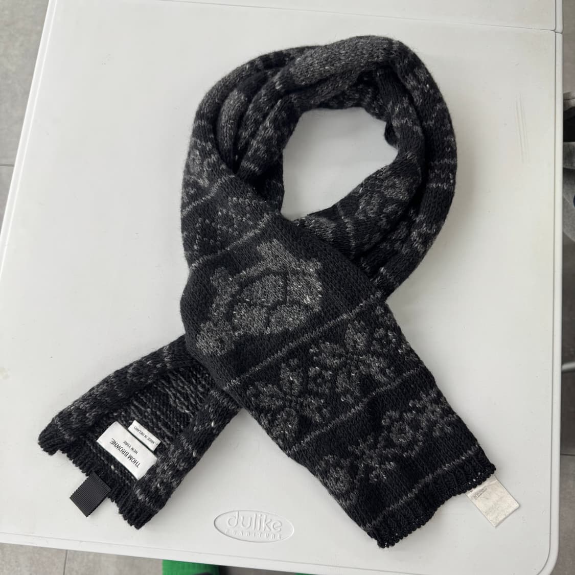 톰브라운 머플러 상품이미지1