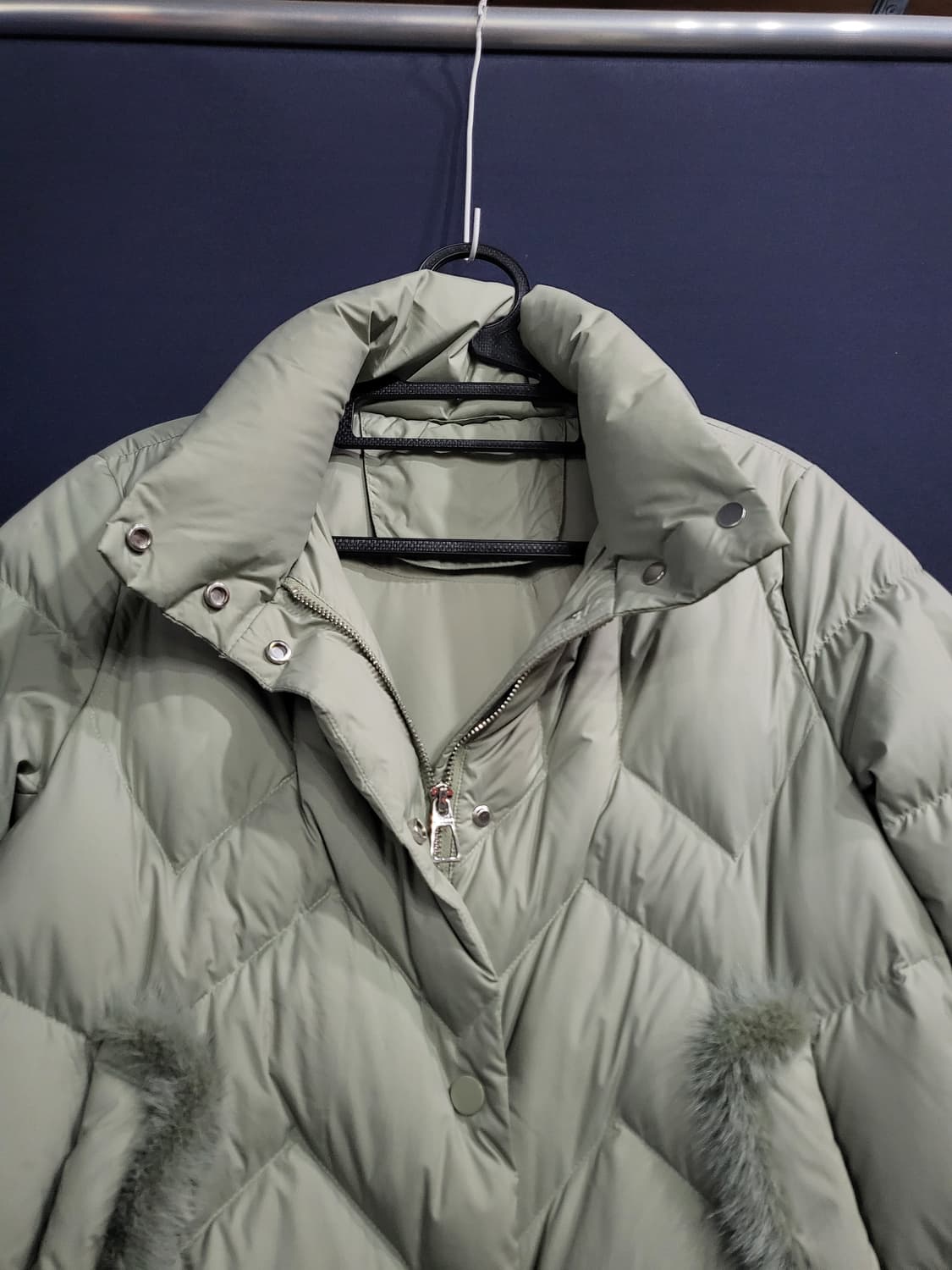 퀼딩 넥 구스다운 포켓밍크 패딩 상품이미지2