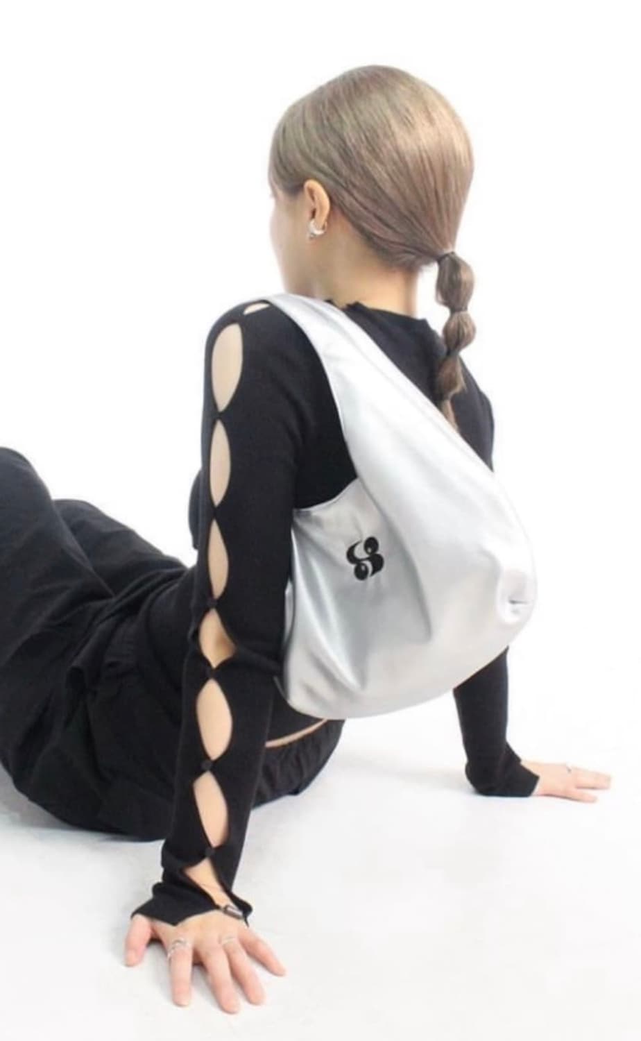 032c 컷아웃 니트 s 상품이미지4