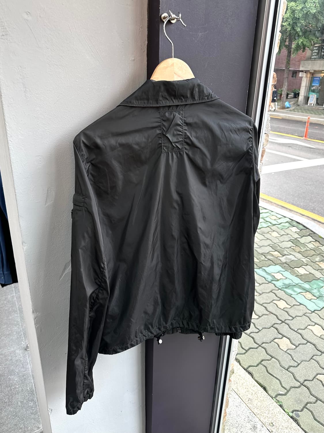 46/ 프라다 11AW 나일론 삼각로고 바람막이 상품이미지9