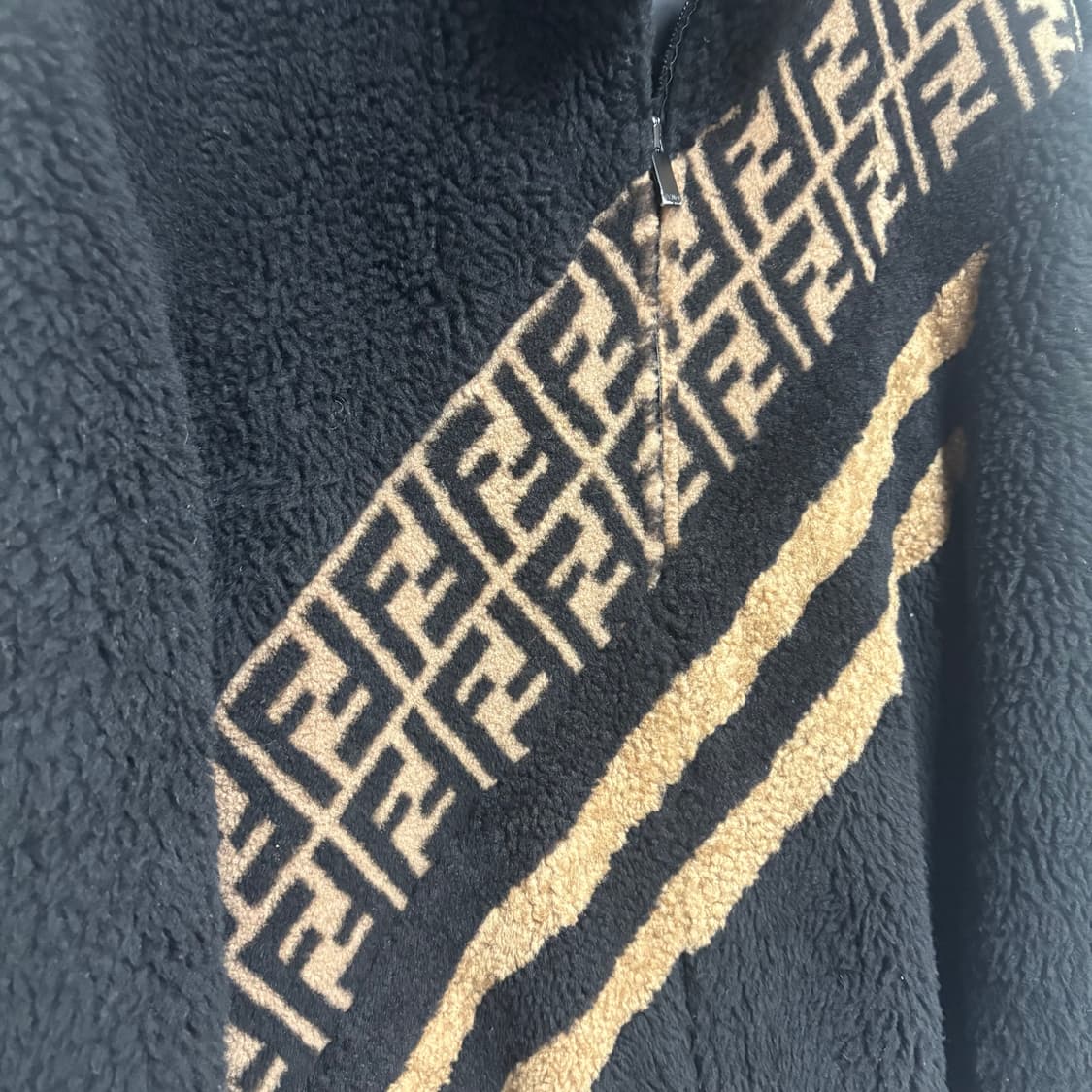 [48/새상품급] 펜디 시어링 후리스 상품이미지2