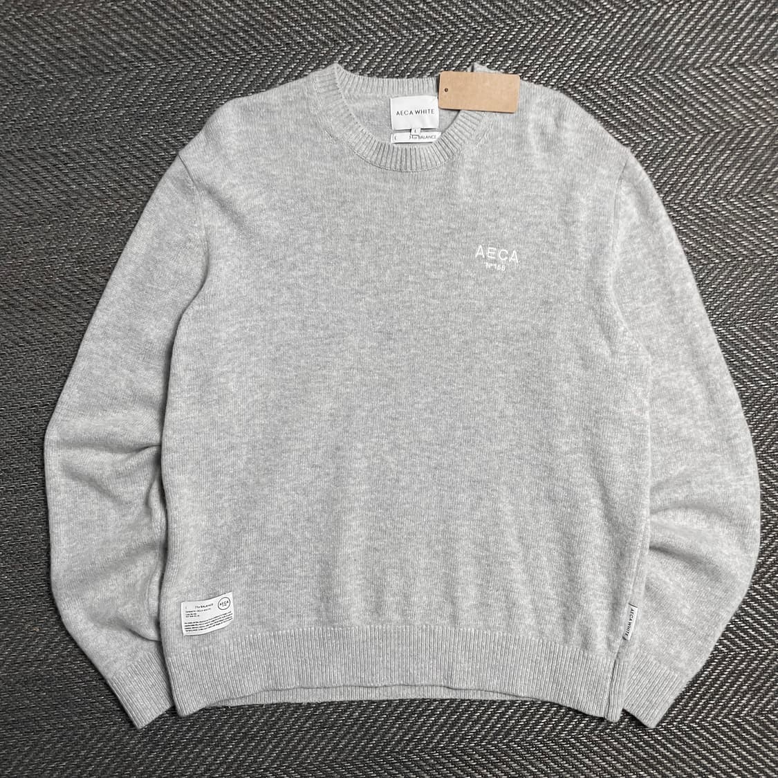 AECA 미니멀 스몰로고 크루넥 니트 스웨터o 5377 상품이미지1