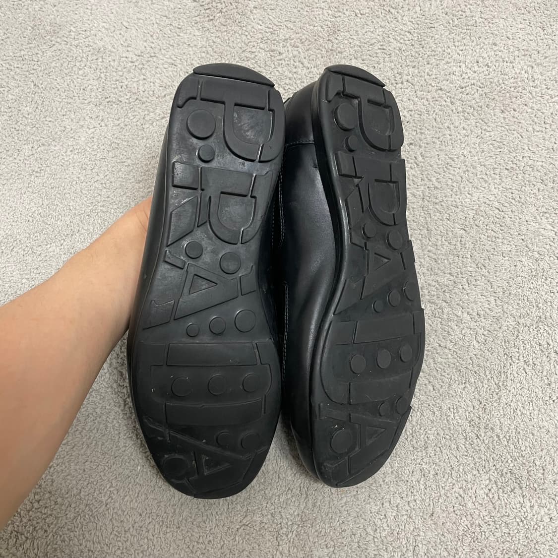 265) 프라다 스포츠 레더 사이드 메탈 로고 스니커즈 신발 상품이미지5