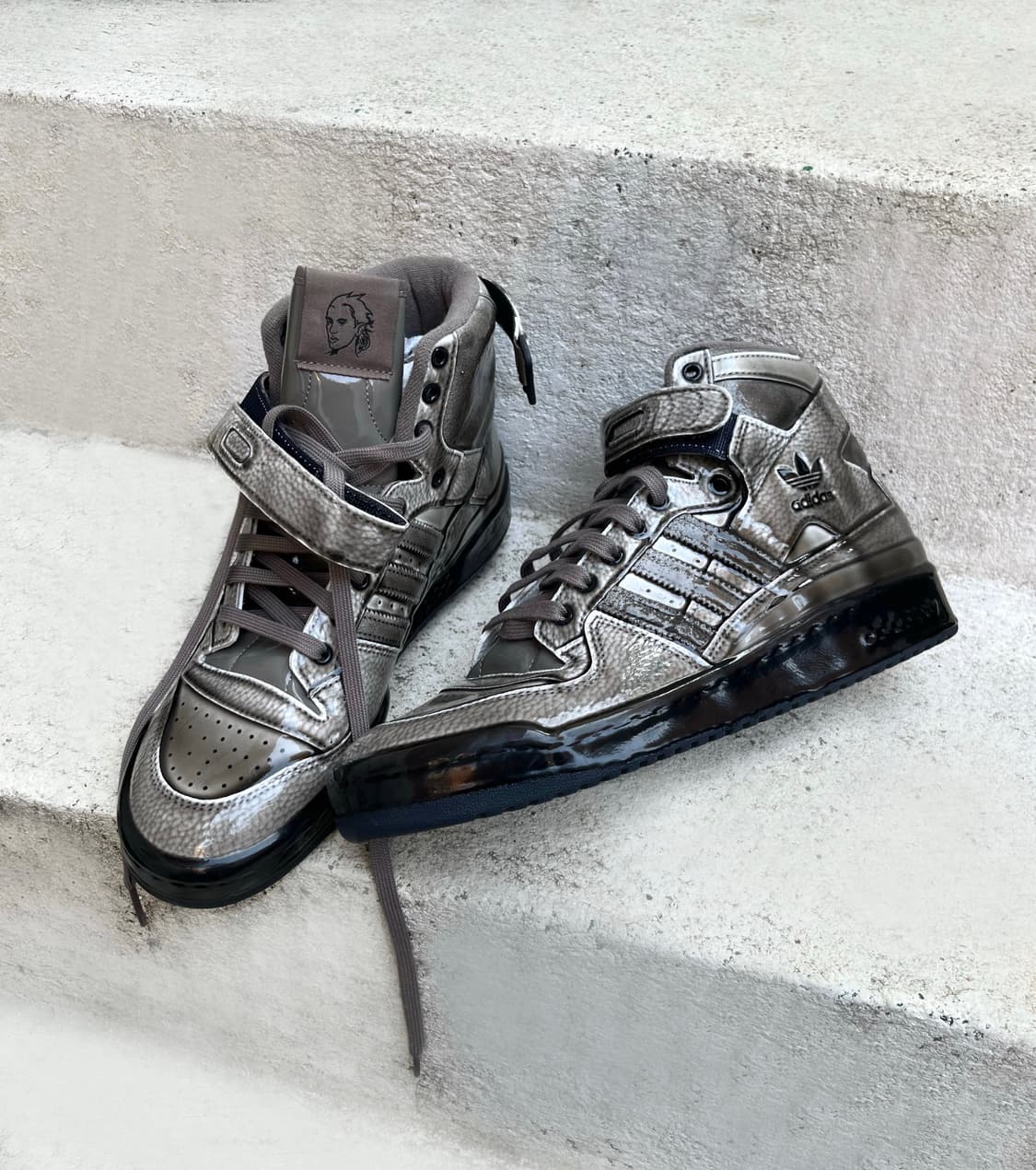 제레미스캇 x 아디다스 하이탑 블랙딥드 상품이미지1