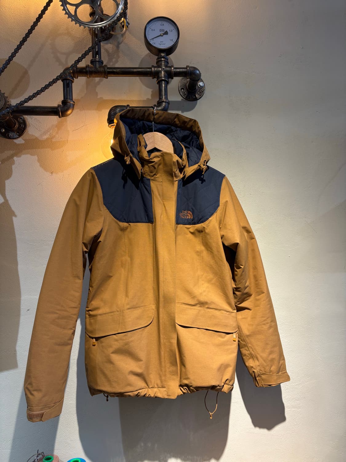 노스페이스 배색 누빔 윈드브레이커 점퍼 상품이미지4