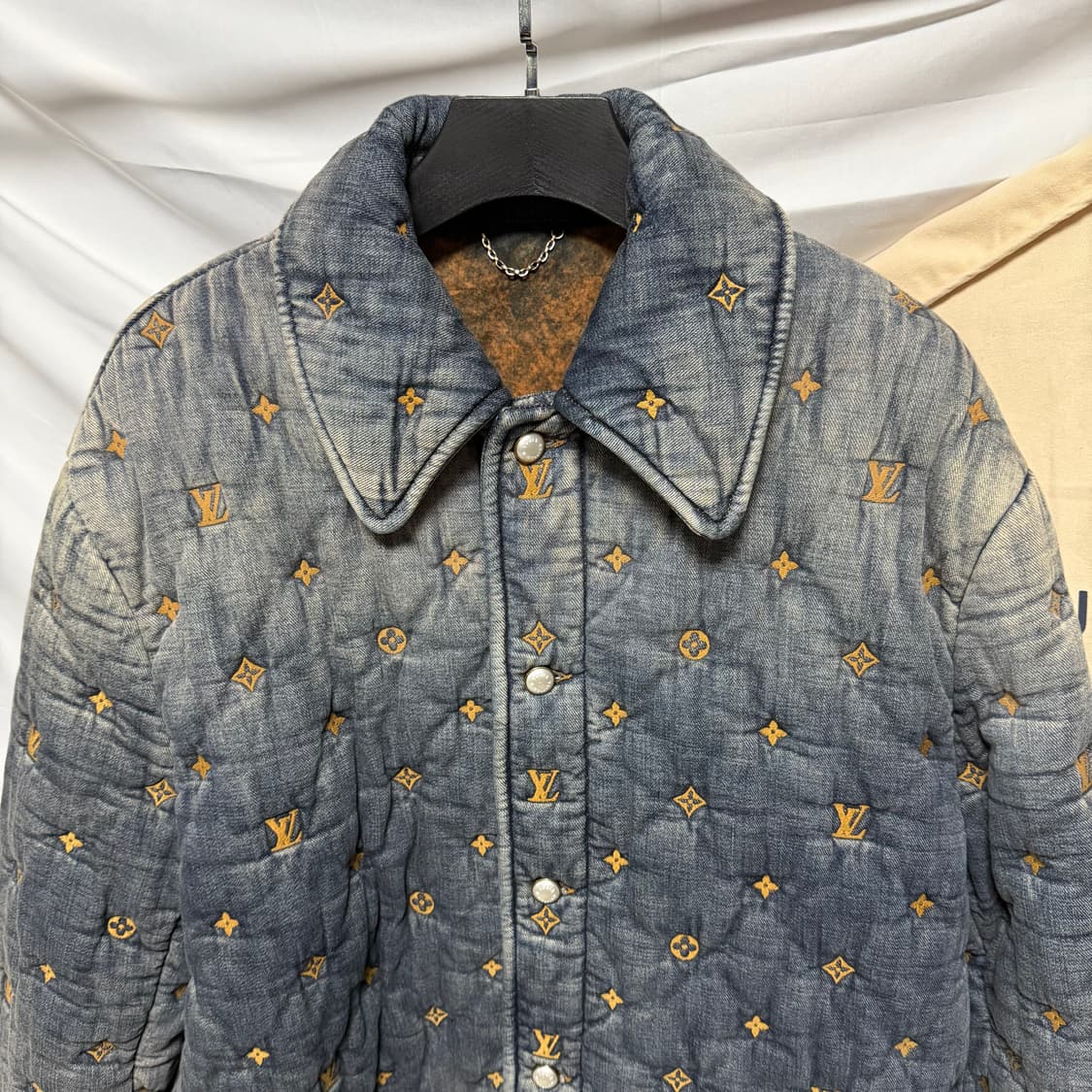 [S+급/2XL] 루이비통 패디드 데님 모노그램 패딩자켓 상품이미지2