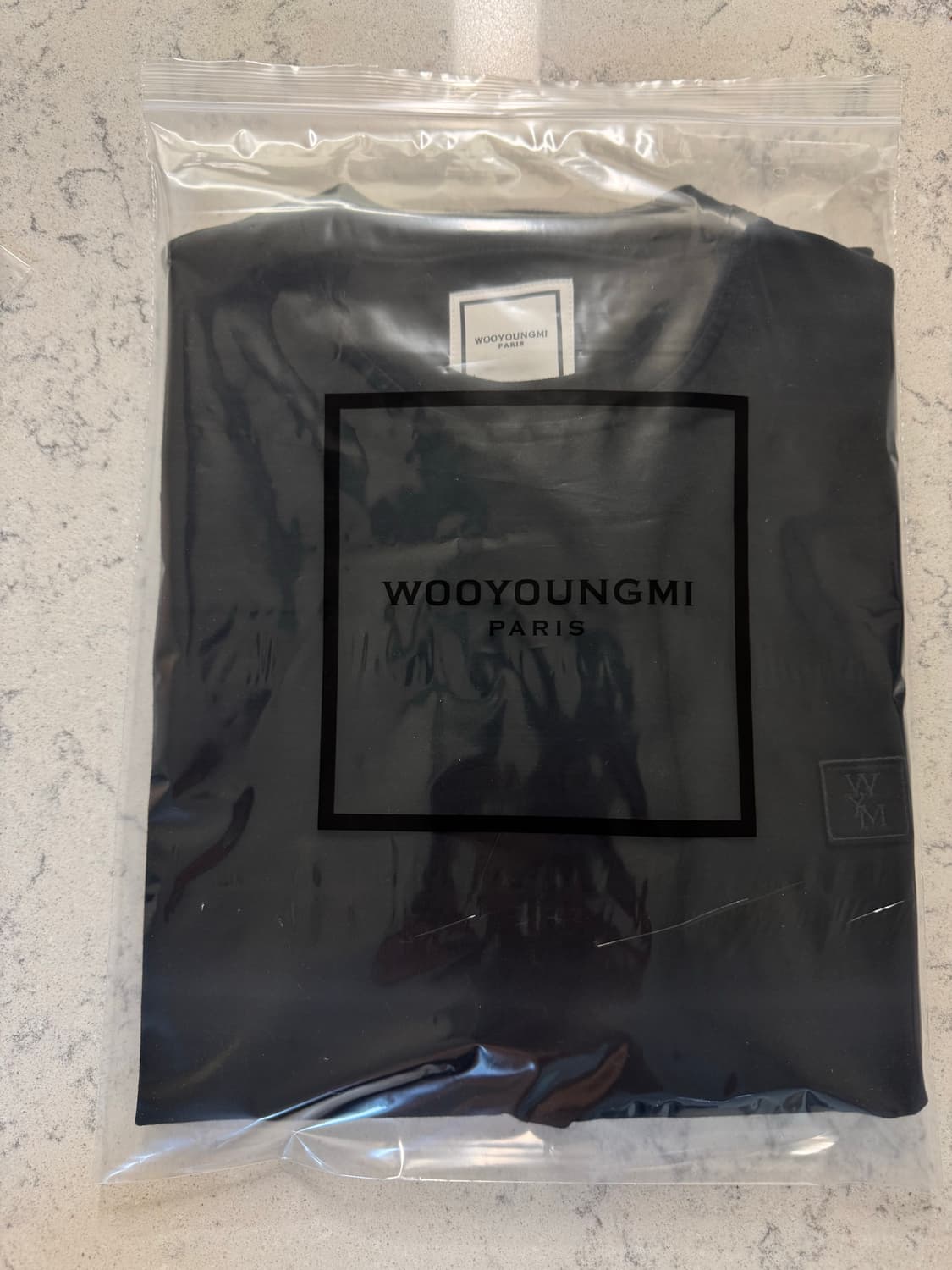 우영미 26ss 블랙 백로고 반팔티 48 상품이미지2