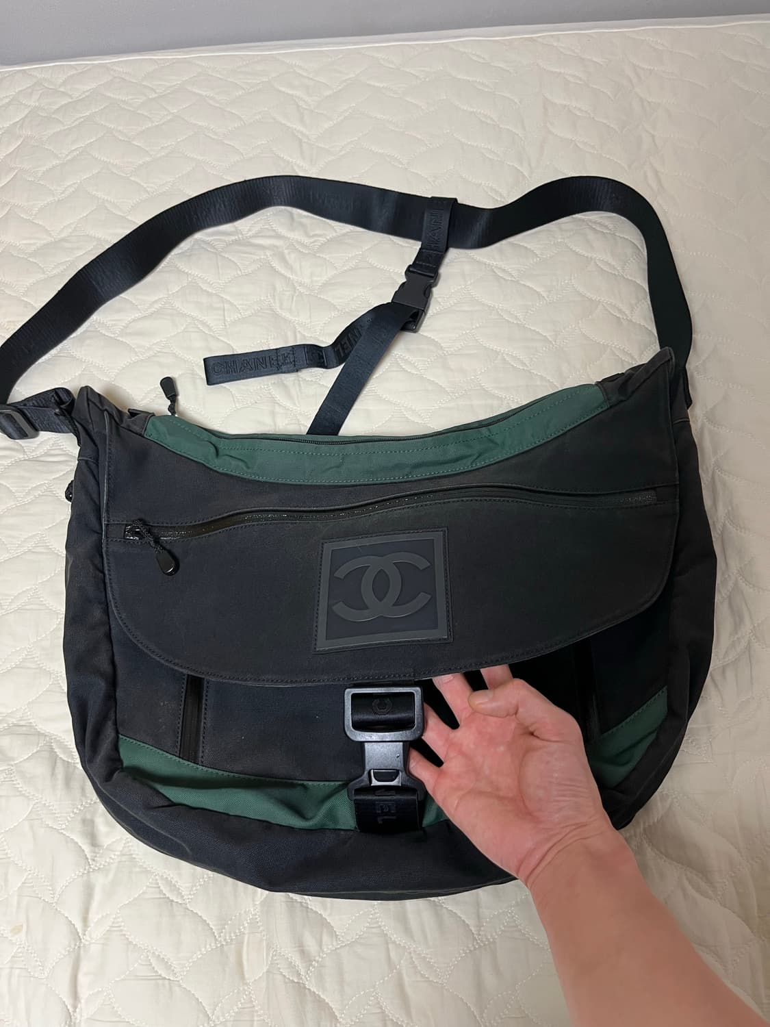 샤넬 스포츠 라인 메신저 백 상품이미지2