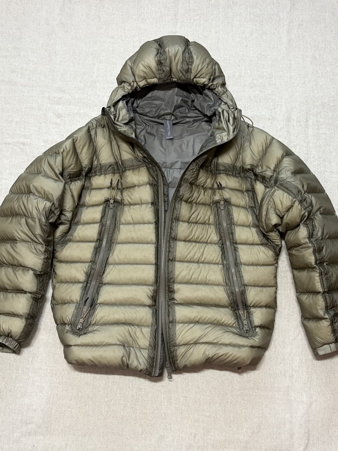 언어펙티드 라이트다운 자켓 25FW 상품이미지5