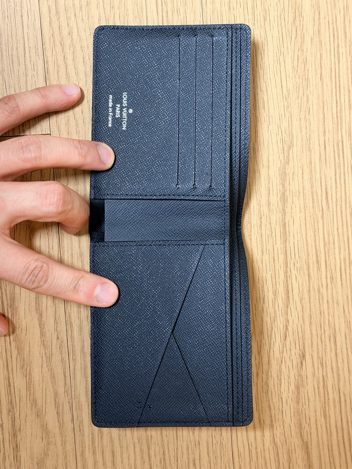 루이뷔통 멀티플 월릿 에피가죽(보증서 영수증 포함 풀구성) 상품이미지4