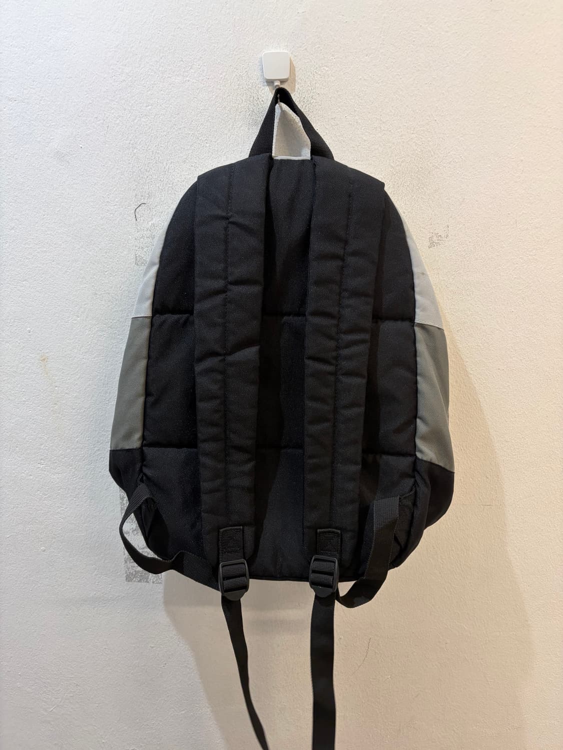 Adidas Originals Grey Logo Backpack 상품이미지4