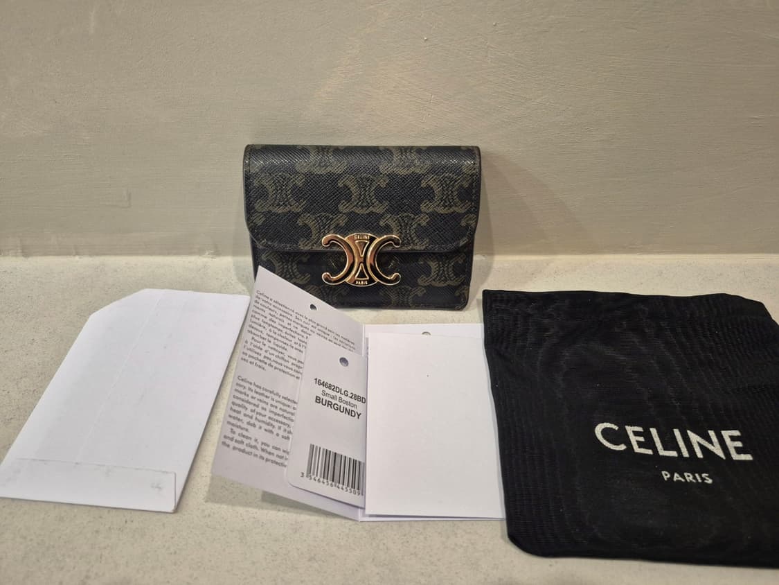 셀린느 정품 트리옹프 플랩 카드지갑 판매합니다 상품이미지6