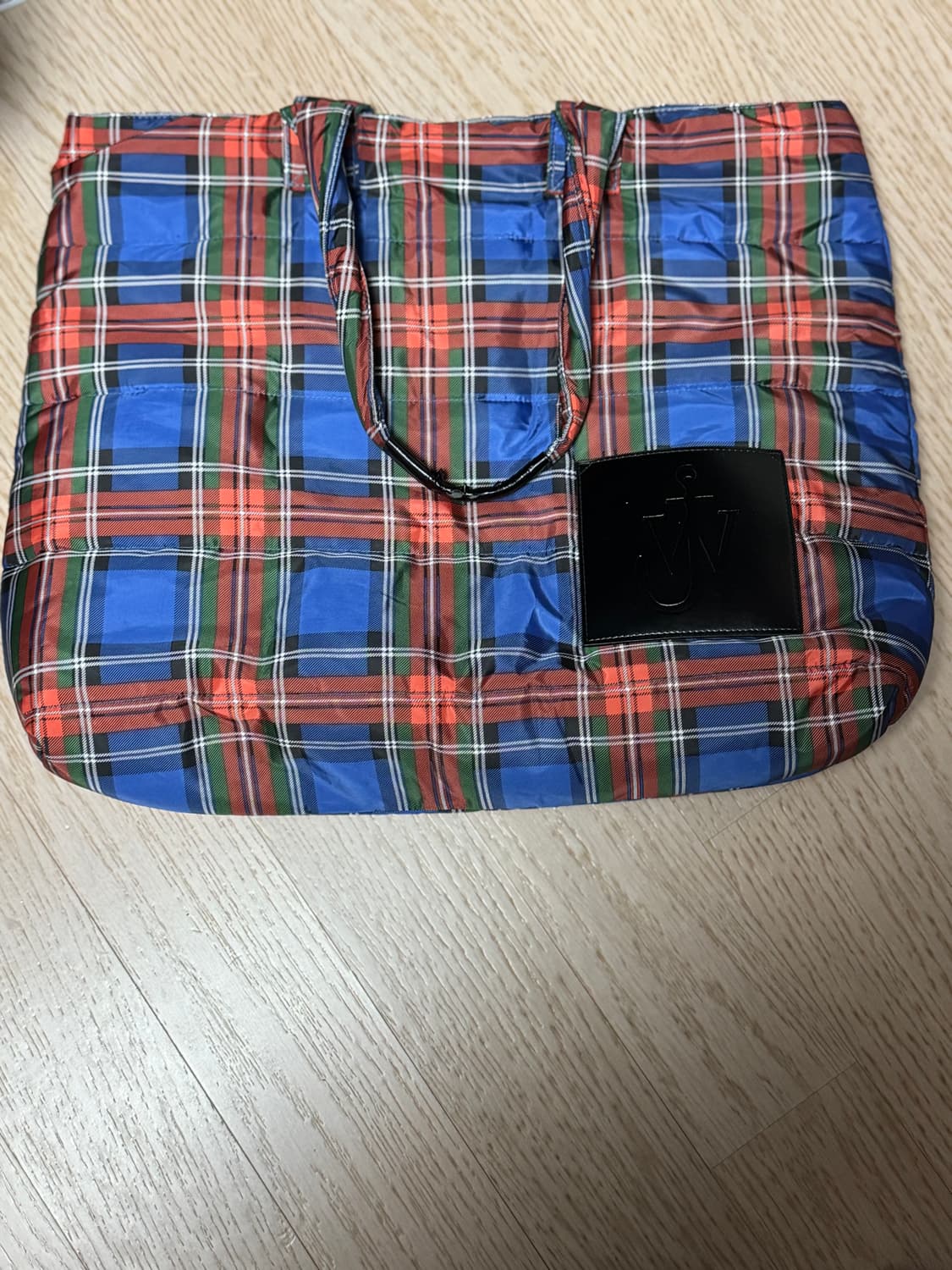 유니클로 jw앤더슨 타탄체크 퀼팅 토트백 상품이미지1