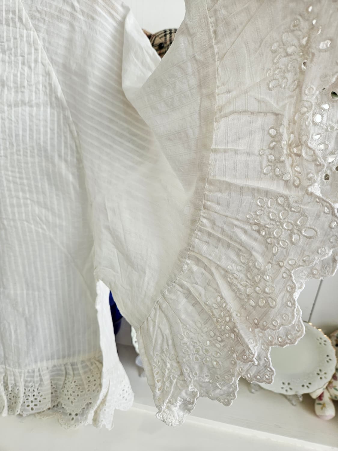 가오리핏 케이프형 화이트 블라우스 상품이미지7