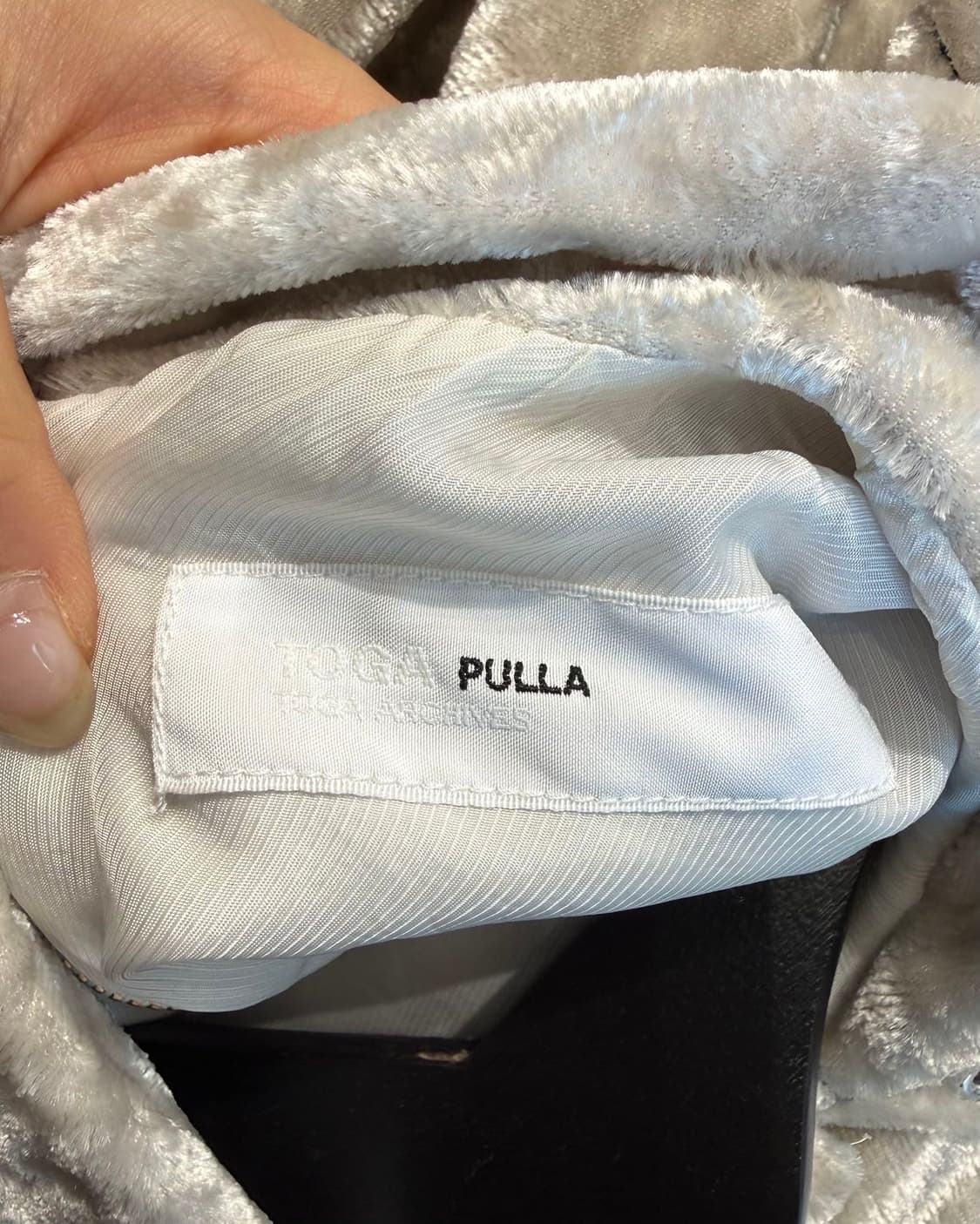 토가 풀라 아이보리 아카이브 벨벳 스터드 슬리브 상품이미지7