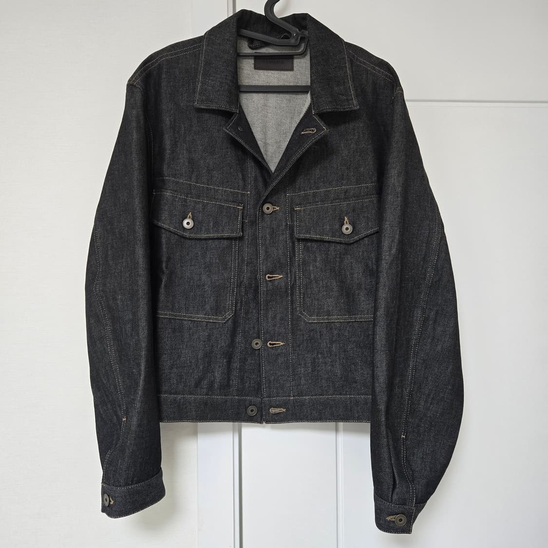 [46, 새제품] 르메르 25fw 데님 트러커 자켓 다크네이비 상품이미지1