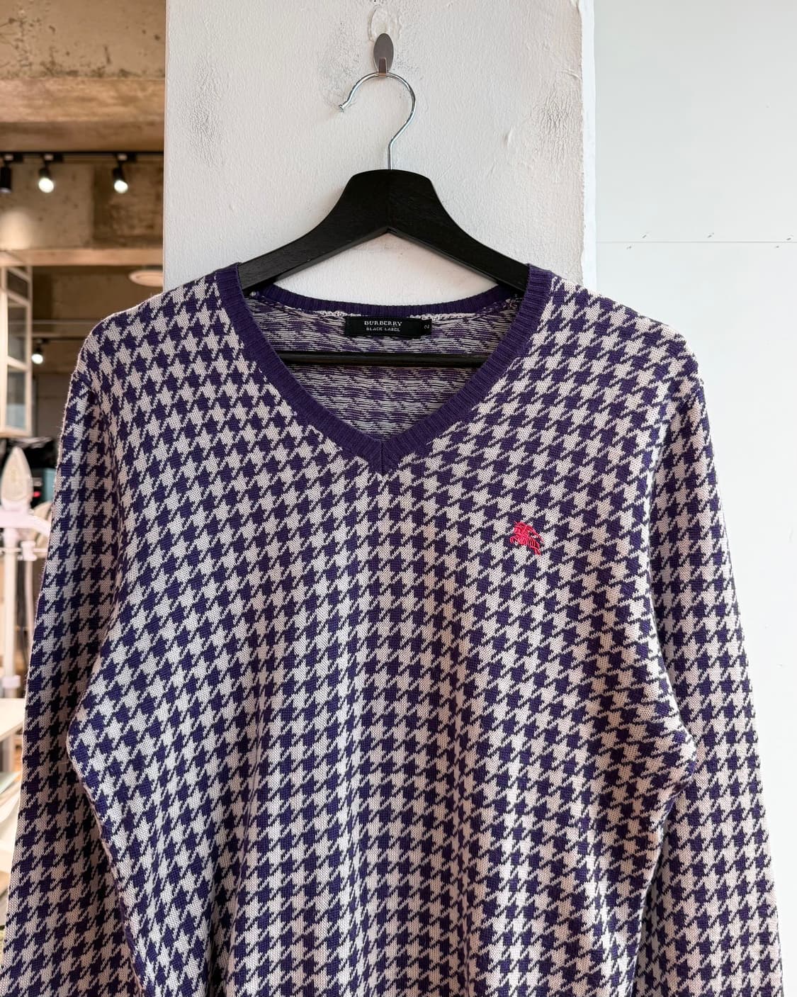 버버리 블랙라벨 퍼플 하운드투스 체크 울 브이넥 니트 상품이미지3