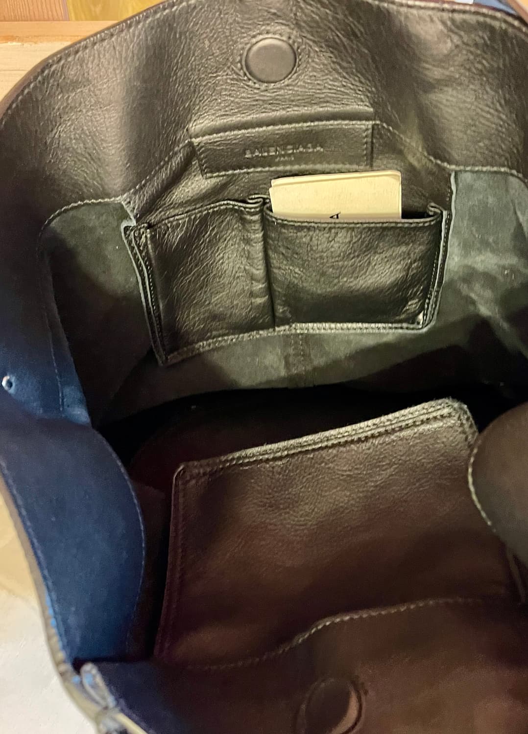 발렌시아가Balenciaga 파피에르 바이커 버킷백 블랙 상품이미지4