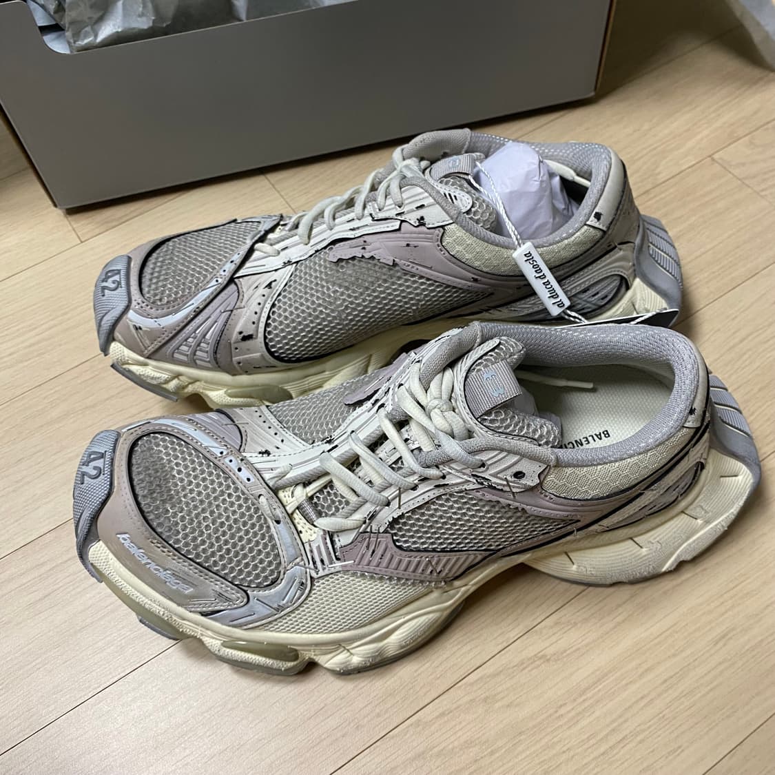 발렌시아가 스테이플러 에그쉘 42사이즈 상품이미지5