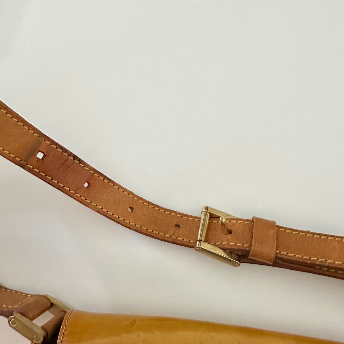 루이비통 Louis vuitton 로고 에나멜 숄더백 상품이미지4