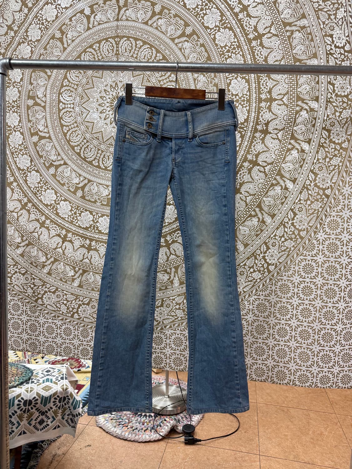 디젤 CHEROCK 로우라이즈 부츠컷 데님팬츠  상품이미지3