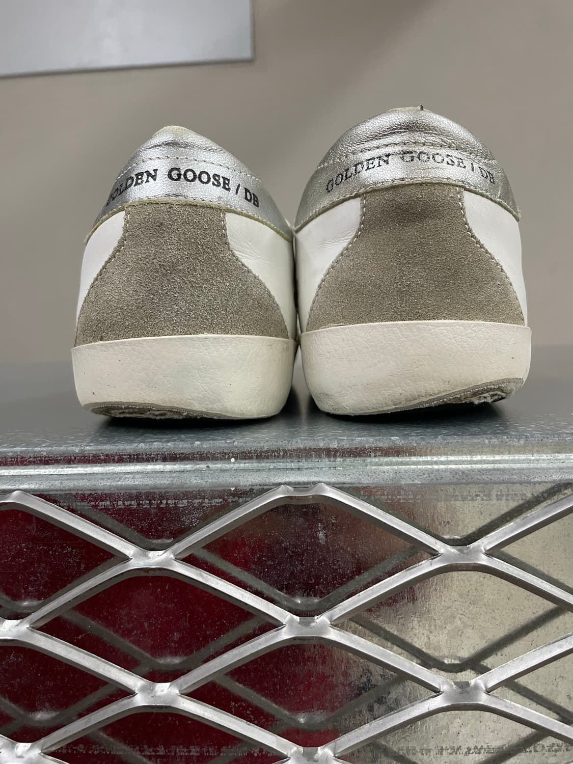 골든구스 슈퍼스타 실버탭 스니커즈 화이트 39 상품이미지9