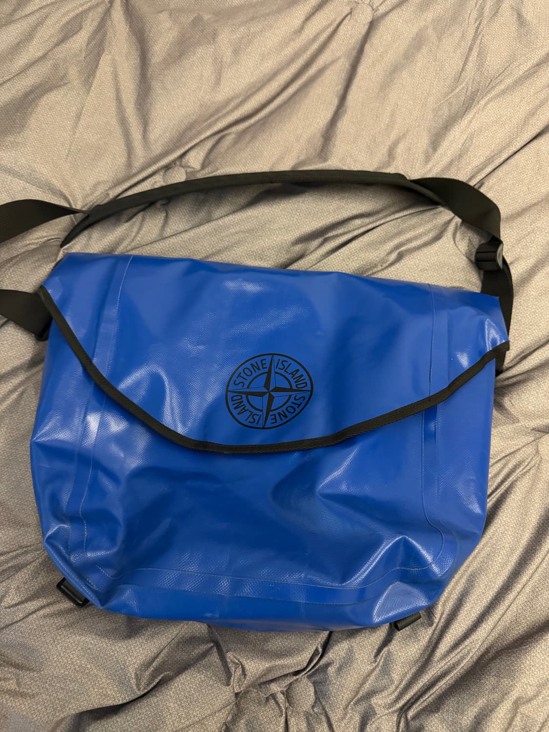 스톤아일랜드 PVC 메신저백 블루 가방 크로스백 상품이미지1