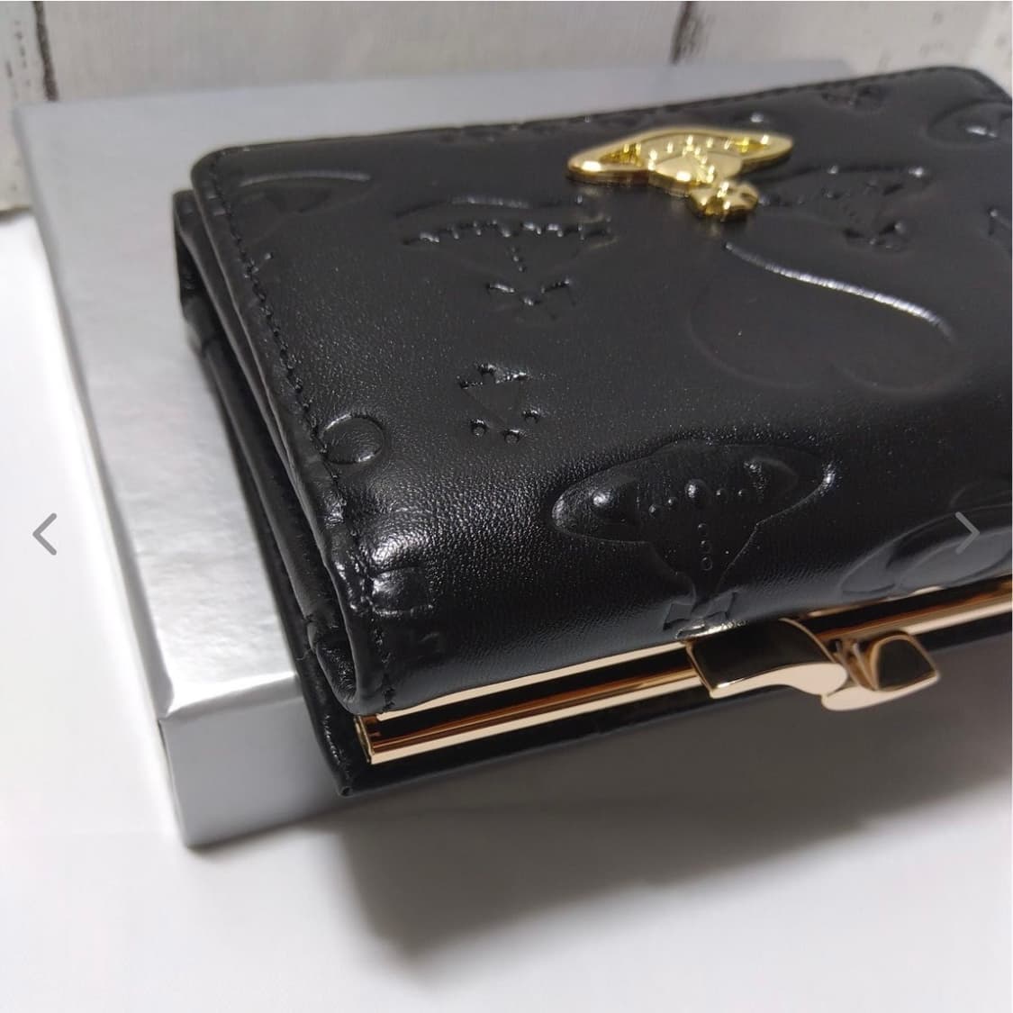 비비안웨스트우드 아카이브 무광 펀칭 레더 금장 orb 하프월렛 반지갑 상품이미지5