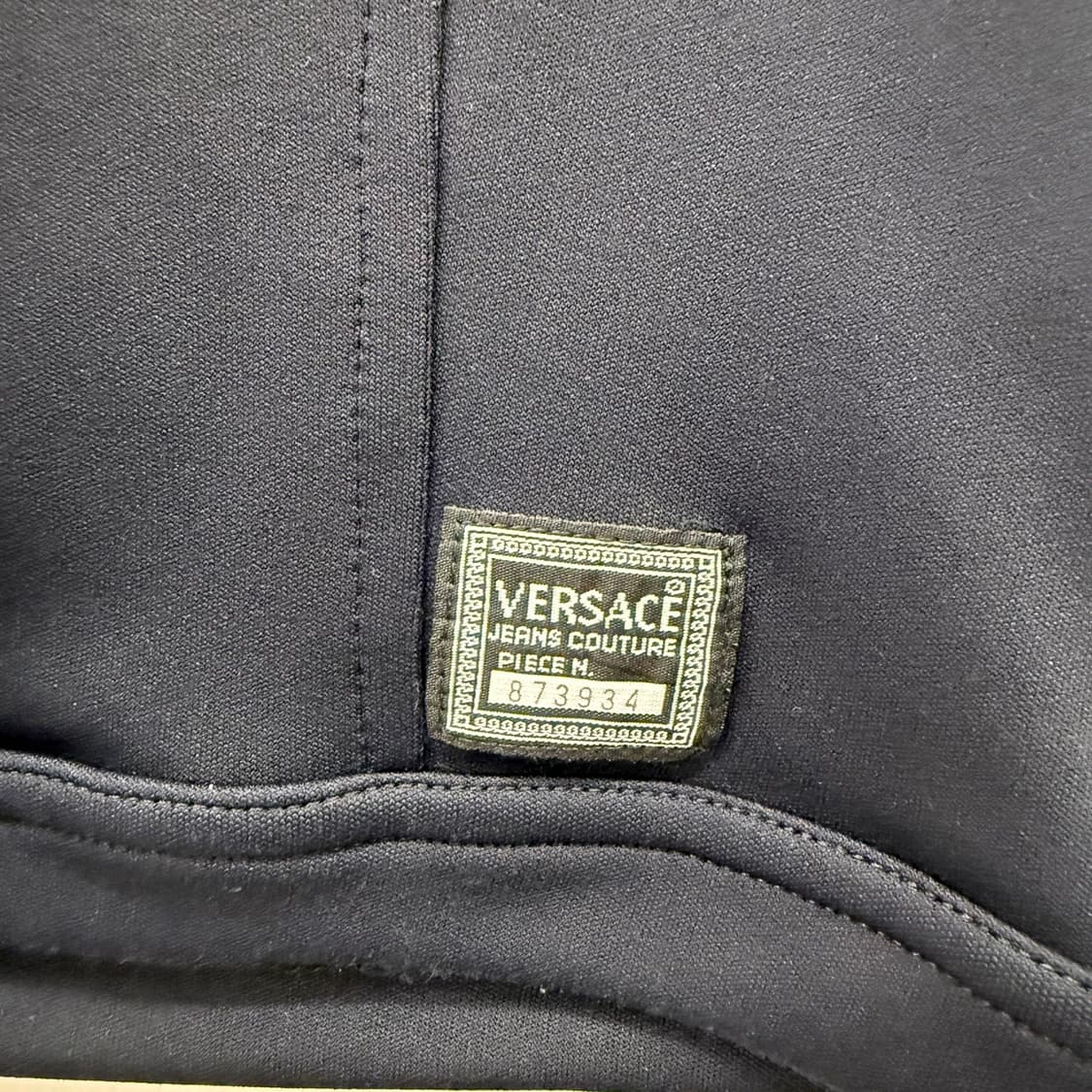 VERSACE 폴리 기능성 스판소재 풀오버집업 크롭 져지입니다. 상품이미지2