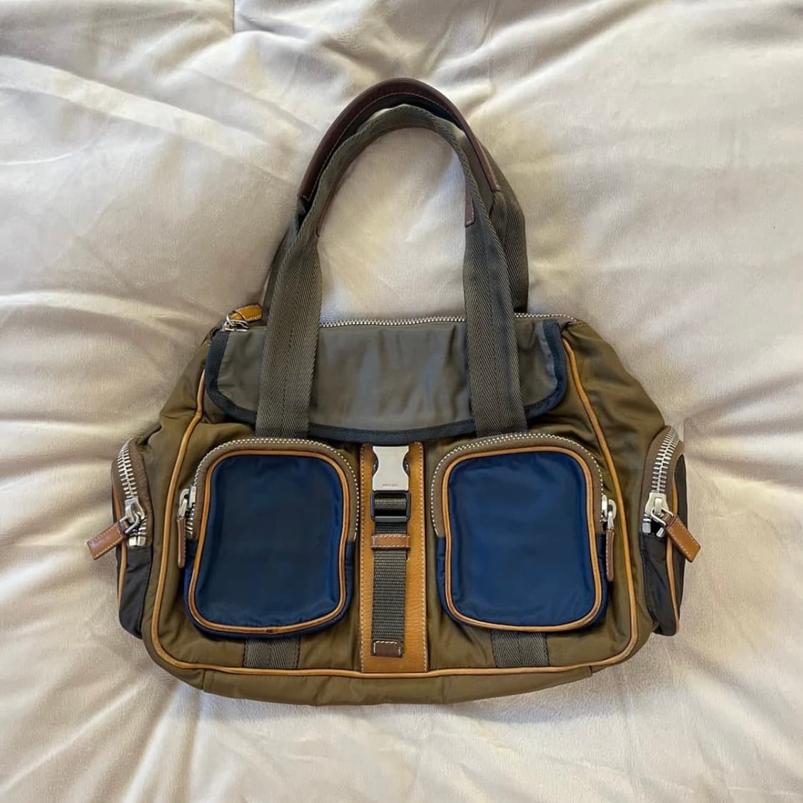 프라다 Tessuto Active Nylon Shoulder Bag 상품이미지1