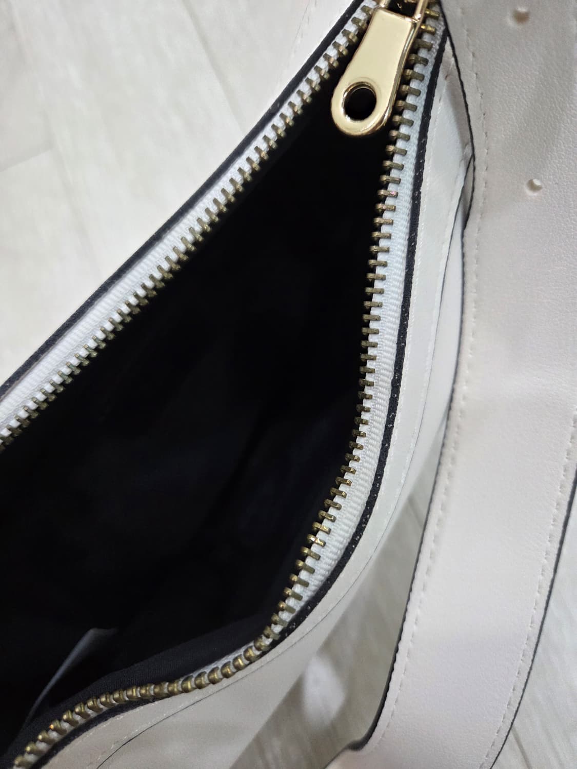 에크릿 하프문솔더백 상품이미지5